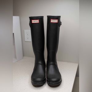 Original Matte Hunter Boots in Tall, Women’s Size 7